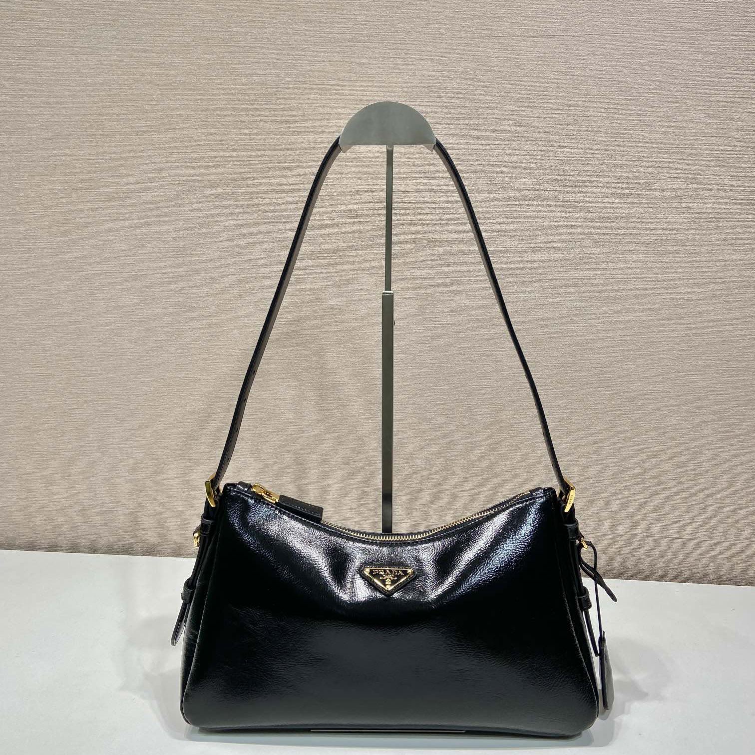 Pra*a top handle bags